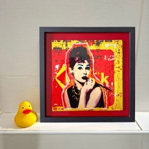 Dibond Audrey Hepburn is scrapbooking